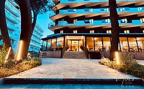 Hotel Noir - Free Brunch & Breakfast Until 13-00 - Vicinissimi A Mirabilandia